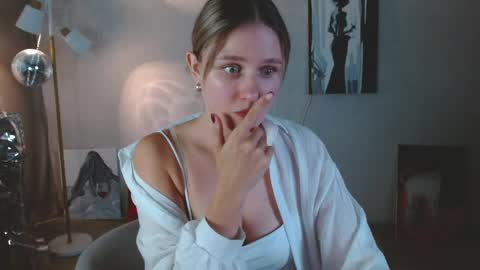 Snapshot of charming_beauty chatting on 06/10/26, 07:29 Michelle online show from 06/10/26, 07:29