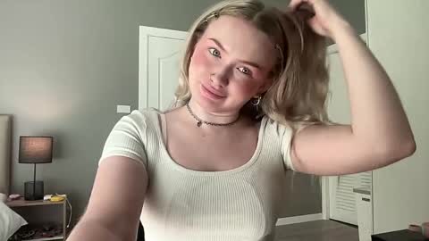 my fansly Charming daisy              My Wishlist  for new toys     online show from 04/19/26, 02:22