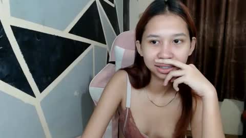 Snapshot of charming_lexi chatting on 12/05/25, 08:12 Charm online show from 12/05/25, 08:12