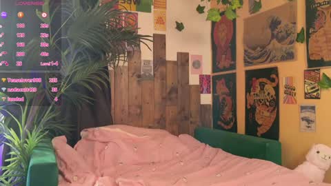 Snapshot of charming_lilly chatting on 02/05/25, 09:46 Lissa online show from 02/05/25, 09:46