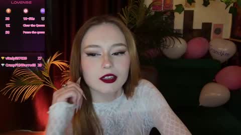 Snapshot of charming_lilly chatting on 02/14/25, 09:34 Lissa online show from 02/14/25, 09:34