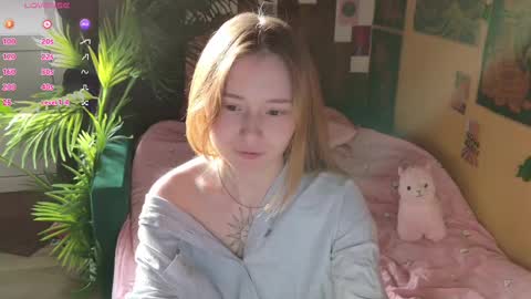 Snapshot of charming_lilly chatting on 02/24/25, 07:22 Lissa online show from 02/24/25, 07:22