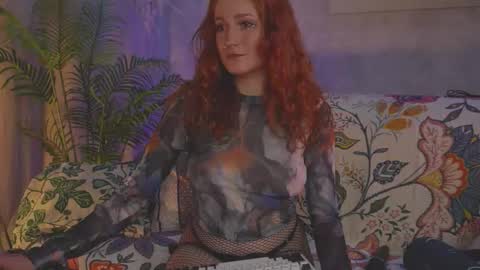 Snapshot of charming_lilly chatting on 09/30/25, 02:44 Lissa online show from 09/30/25, 02:44