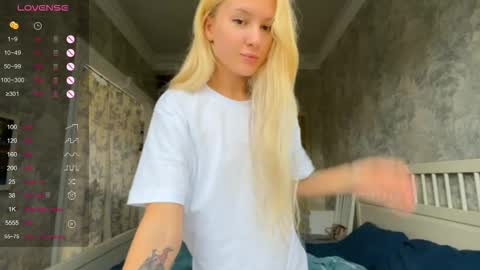 Snapshot of charming_melodiss chatting on 10/14/25, 08:59 charming_melodiss online show from 10/14/25, 08:59