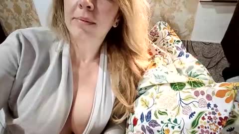 Snapshot of charming_rosse chatting on 03/27/26, 08:26 charming_rosse online show from 03/27/26, 08:26