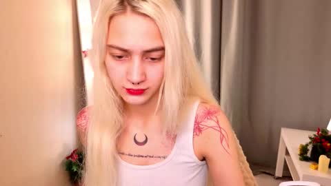 Snapshot of charmingchickk chatting on 12/16/25, 06:07 Eva online show from 12/16/25, 06:07