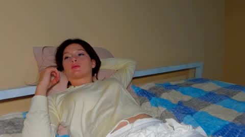 Snapshot of charmingkatie chatting on 10/23/25, 04:06 katie online show from 10/23/25, 04:06