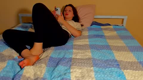 Snapshot of charmingkatie chatting on 10/25/25, 05:51 katie online show from 10/25/25, 05:51