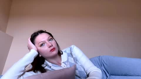 Snapshot of charmingkatie chatting on 10/30/25, 01:12 katie online show from 10/30/25, 01:12