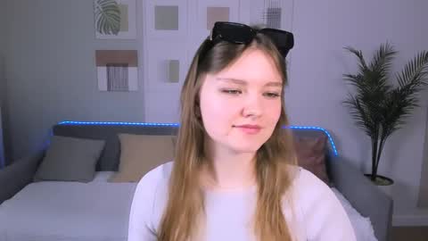 Snapshot of charminglookeva chatting on 05/09/26, 12:32 Im Eva online show from 05/09/26, 12:32