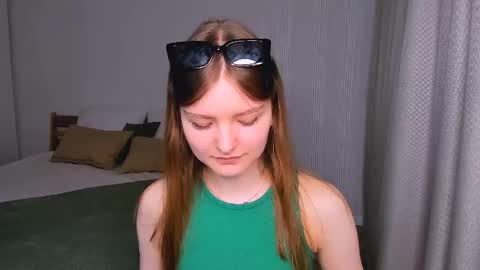 Snapshot of charminglookeva chatting on 05/17/26, 04:21 Im Eva online show from 05/17/26, 04:21
