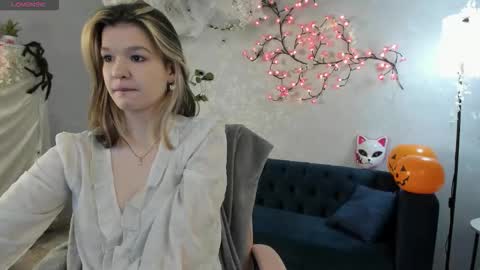 Snapshot of charmingvixen chatting on 10/25/25, 10:23 Kati online show from 10/25/25, 10:23