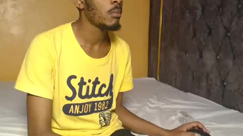 Snapshot of charmleo chatting on 04/24/26, 07:05 charmleo online show from 04/24/26, 07:05