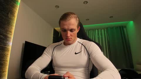 Snapshot of chasereed_ chatting on 10/31/25, 02:07 Chase Reed online show from 10/31/25, 02:07