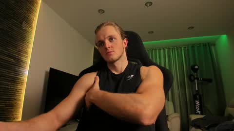 Snapshot of chasereed_ chatting on 12/16/25, 09:20 Chase Reed online show from 12/16/25, 09:20