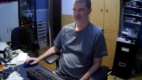 Snapshot of chatandfun666 chatting on 12/19/25, 01:07 wanaBeYourToy online show from 12/19/25, 01:07