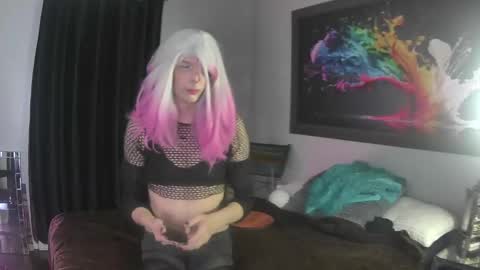 Snapshot of chaton_ds chatting on 10/19/25, 04:13 Sarah online show from 10/19/25, 04:13