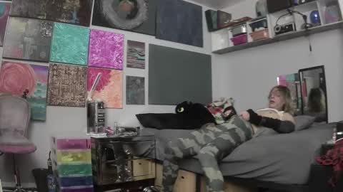 Snapshot of chaton_ds chatting on 04/15/26, 07:37 Sarah online show from 04/15/26, 07:37