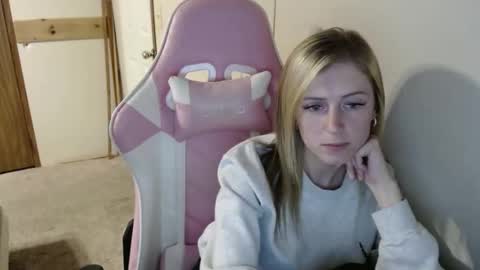 Snapshot of chaturerin chatting on 10/31/25, 06:42 chaturerin online show from 10/31/25, 06:42