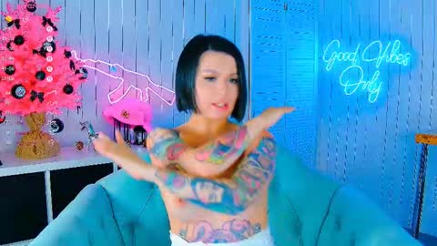 Snapshot of chaturkaterina chatting on 12/20/25, 06:48 Miss Harmony online show from 12/20/25, 06:48