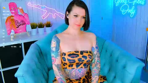 Snapshot of chaturkaterina chatting on 03/25/26, 10:05 Miss Harmony online show from 03/25/26, 10:05