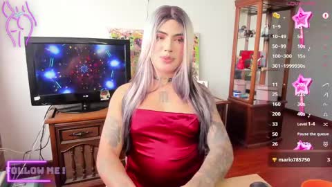 Snapshot of chaturmodels chatting on 02/24/25, 07:19 Sophie online show from 02/24/25, 07:19