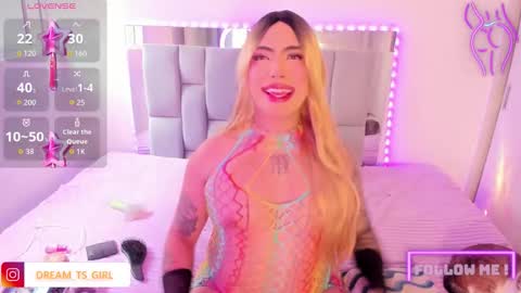 Snapshot of chaturmodels chatting on 09/17/25, 07:37 Sophie online show from 09/17/25, 07:37