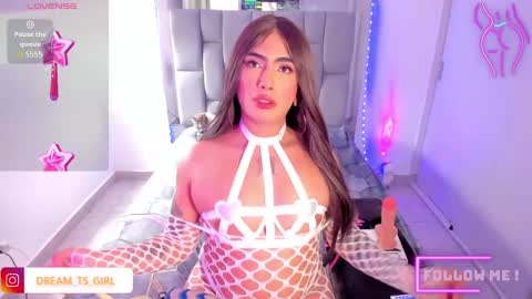 Snapshot of chaturmodels chatting on 09/28/25, 03:50 Sophie online show from 09/28/25, 03:50