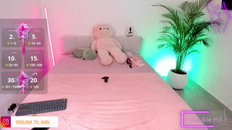 Snapshot of chaturmodels chatting on 10/09/25, 08:07 Sophie online show from 10/09/25, 08:07