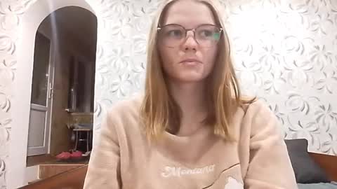 Snapshot of chauknispel chatting on 04/21/26, 10:34 Olivia online show from 04/21/26, 10:34