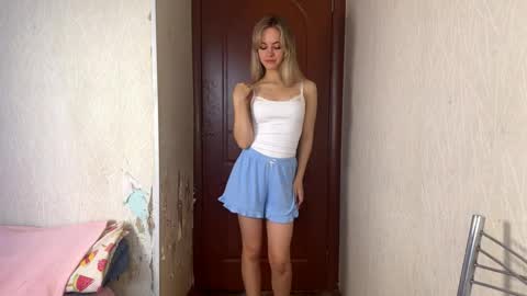 Snapshot of chayashortle chatting on 09/28/25, 07:25 Milissa online show from 09/28/25, 07:25