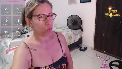 CHAYLA VICTORIA RUIZ  online show from 10/17/25, 11:40