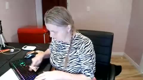 chealsiek online show from 10/26/25, 01:00