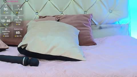 Snapshot of chell_18 chatting on 03/19/26, 01:37 chell online show from 03/19/26, 01:37