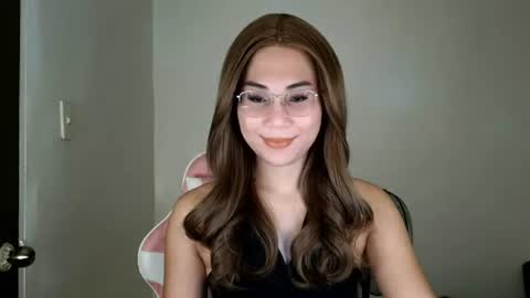 Snapshot of chelly4u69 chatting on 06/27/26, 11:43 chelly4u69 online show from 06/27/26, 11:43