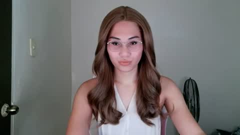Snapshot of chelly4u69 chatting on 07/03/26, 01:23 chelly4u69 online show from 07/03/26, 01:23