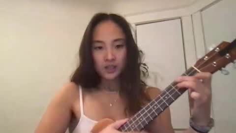 Snapshot of chellybear101 chatting on 01/19/25, 04:33 chellybear101 online show from 01/19/25, 04:33