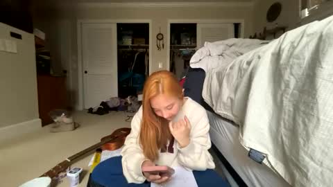 Snapshot of chellybear101 chatting on 02/17/26, 08:37 chellybear101 online show from 02/17/26, 08:37