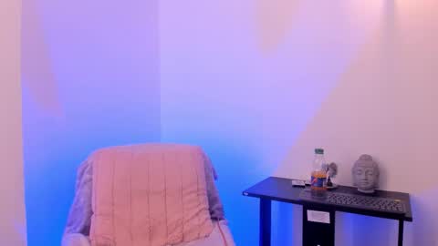 Chelsea  online show from 11/18/25, 08:02