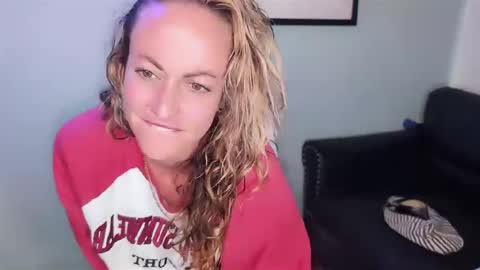 Snapshot of chelseelynn chatting on 11/23/25, 06:24 chelsee lynn online show from 11/23/25, 06:24