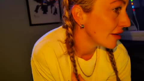 Snapshot of chelseelynn chatting on 02/07/26, 04:38 chelsee lynn online show from 02/07/26, 04:38