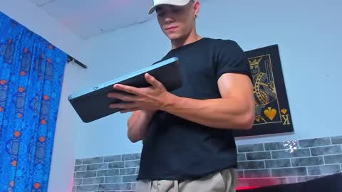 Snapshot of chepe_fit chatting on 02/07/25, 04:27 chepe vause online show from 02/07/25, 04:27