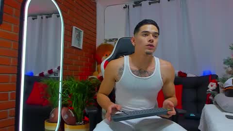 Snapshot of chepe_fit chatting on 11/28/25, 02:36 chepe vause online show from 11/28/25, 02:36