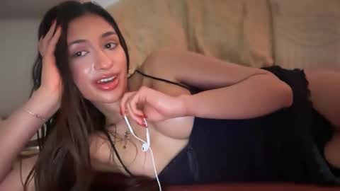 Snapshot of cherliecarmen chatting on 09/25/25, 04:05 cherliecarmen online show from 09/25/25, 04:05