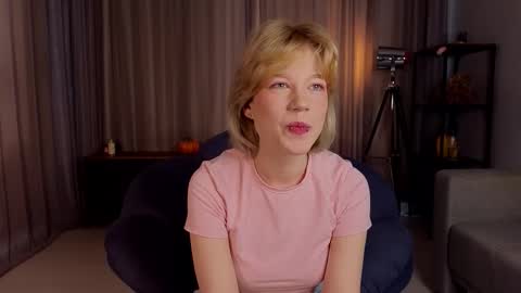 Snapshot of cherlynreece chatting on 03/14/26, 04:51 Hello guys Im Hanna online show from 03/14/26, 04:51