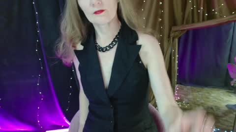 Snapshot of cherry_blossomsx chatting on 12/19/24, 06:01 thanks guys see you tomorrow online show from 12/19/24, 06:01