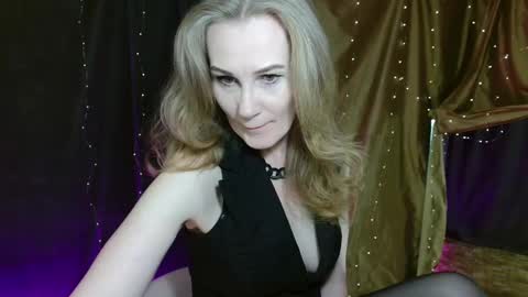 Snapshot of cherry_blossomsx chatting on 10/22/25, 10:26 thanks guys see you tomorrow online show from 10/22/25, 10:26