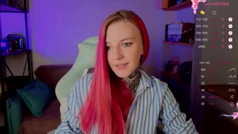 Snapshot of cherry_roxy chatting on 10/25/25, 09:09 Roxy online show from 10/25/25, 09:09