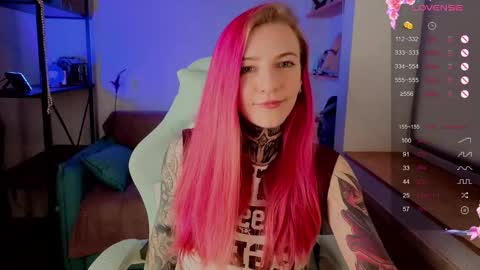 Snapshot of cherry_roxy chatting on 11/11/25, 06:35 Roxy online show from 11/11/25, 06:35