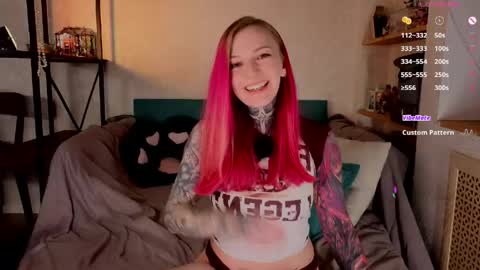 Snapshot of cherry_roxy chatting on 04/17/26, 09:18 Roxy online show from 04/17/26, 09:18